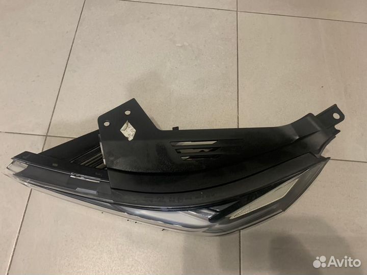 Фара габаритная левая Hyundai Santa Fe IV