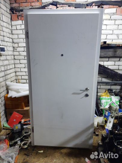 Дверь входная металлическая бу