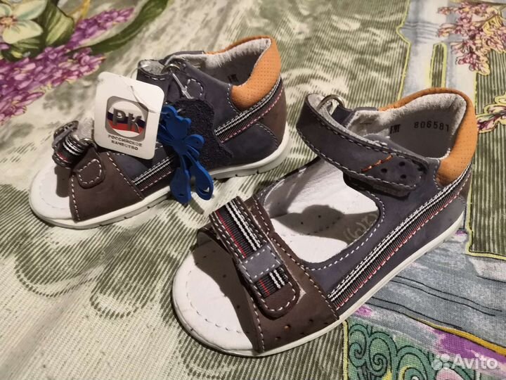 Сандали новые детские
