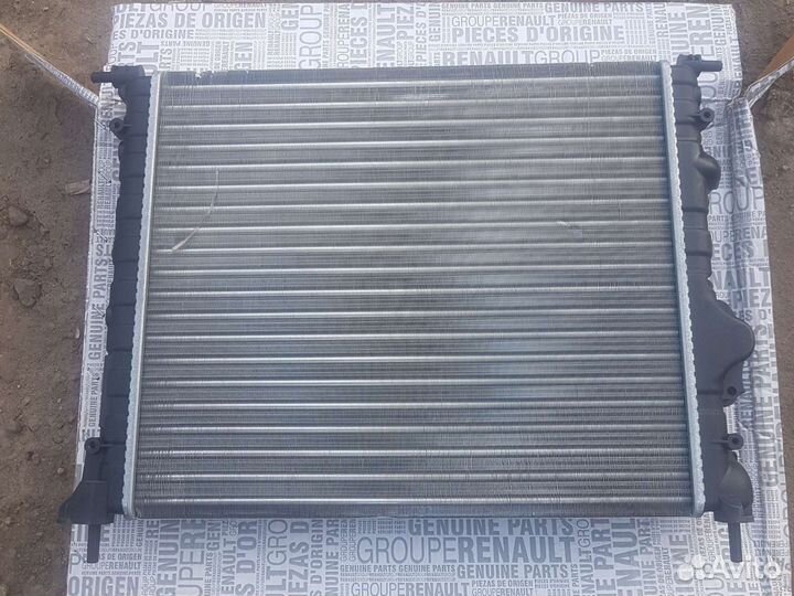 7702258282 радиатор renault