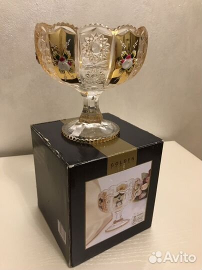 Конфетница на высокой ножке