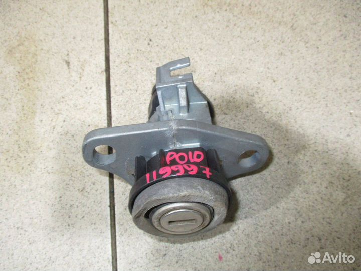 Вставка замка багажника VW Polo Sedan