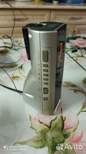 Часы с радио vitek