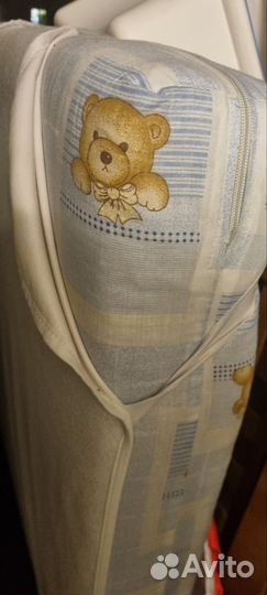 Детская кроватка с маятником