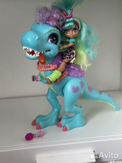 Игровой набор Cave Club кукла Рокель и Ти-Рекс