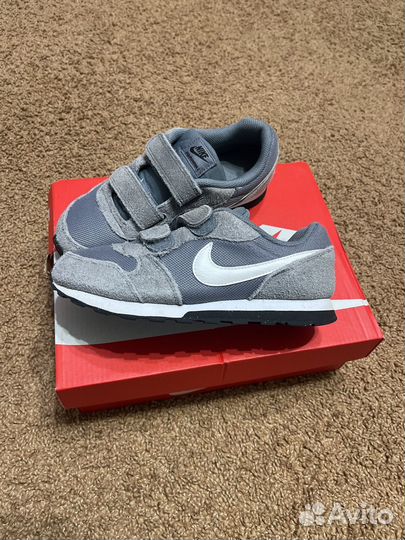 Кроссовки Nike 33