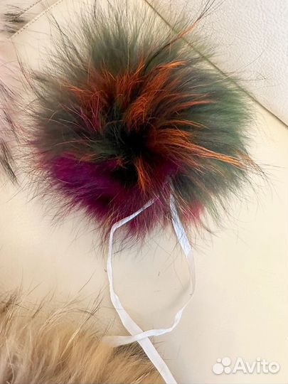 Пакетом. Меховой воротник, помпон