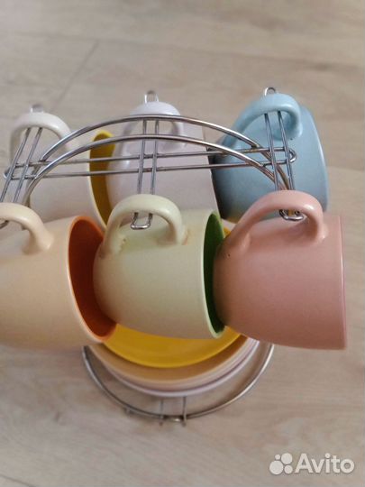 Набор цветных керамических чашек