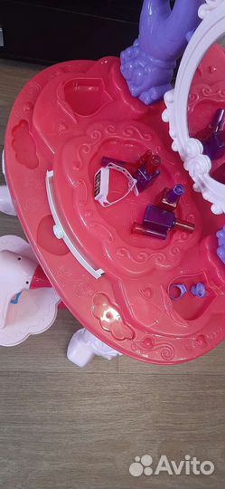 Детский туалетный столик и кукла анна