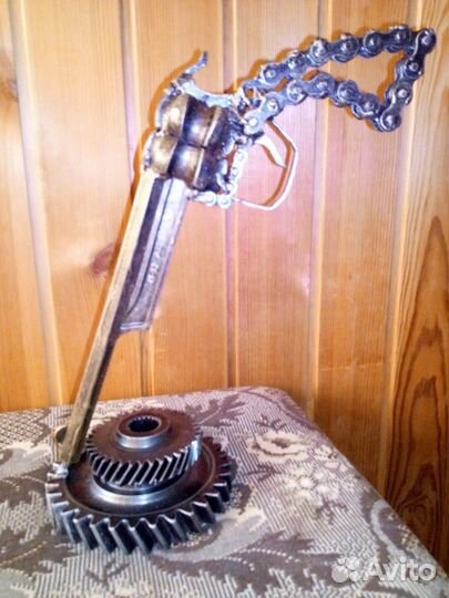 Сувинирный подарок из автозапчастей