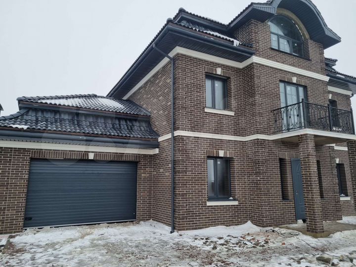 Коттедж 340 м² на участке 9 сот.