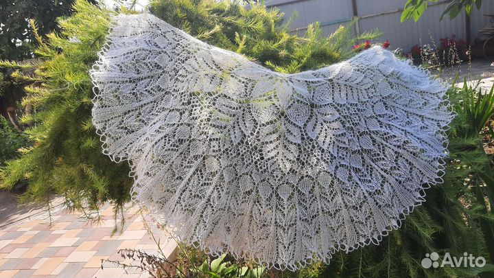 Подарок пуховая винтажная шаль косынка