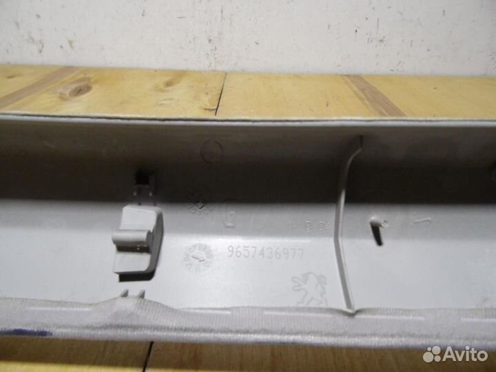 Обшивка передней стойки левая Пежо 308