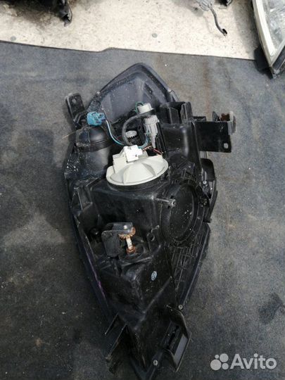 Фара правая Nissan Teana J31