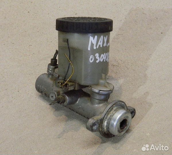 Цилиндр тормозной главный Nissan Maxima J30