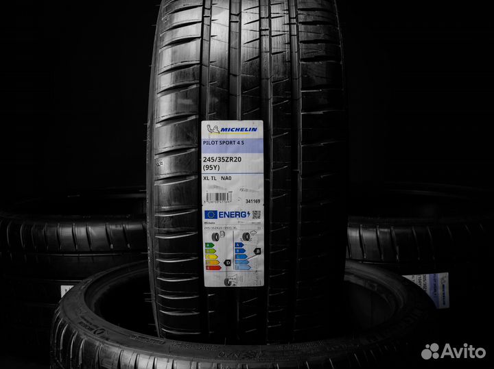 Michelin Pilot Sport 4 S 245/35 R20 и 305/30 R21