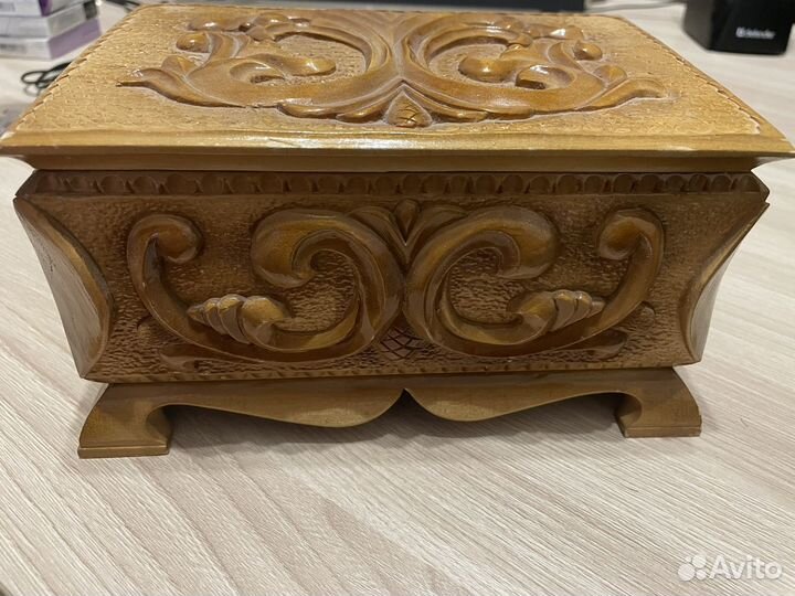 Шкатулка-ларец резная