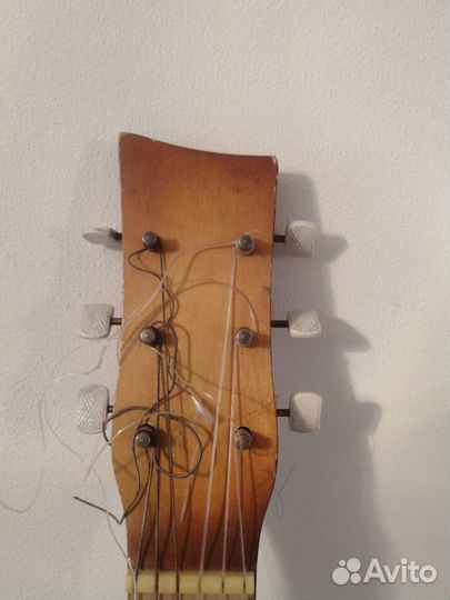 Акустическая гитара