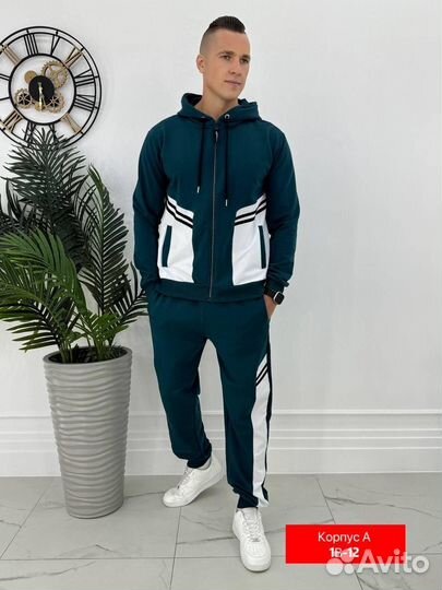 Мужской спортивный костюм