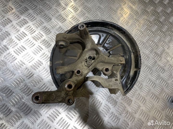 Задний Кулак левый Skoda Octavia A5