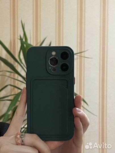 Чехол на iPhone 13 pro зелёного цвета