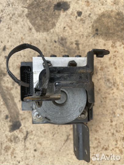 Блок abs Hyundai Santa Fe 2 CM