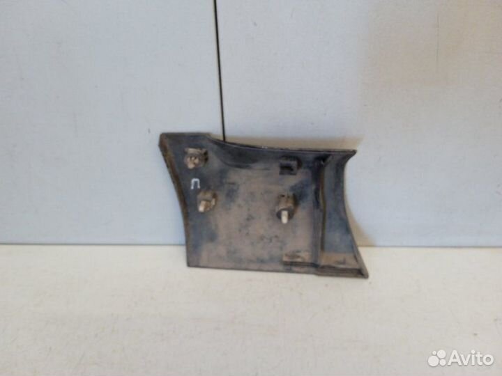 Молдинг передний правый Volkswagen Touareg GP 3.2