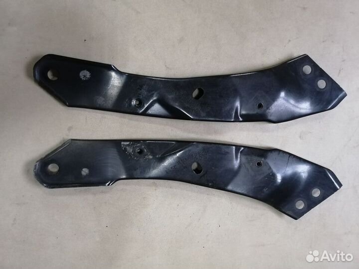 Кронштейн передней панели для VW Golf VI 2009-2013