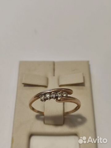 Золотое кольцо с камнями 585