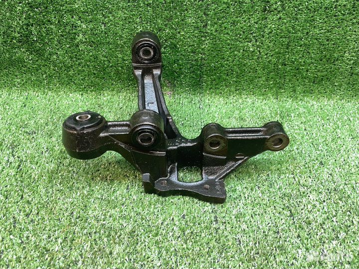 Кулак задний левый Toyota Camry acv40 2.4 3.5