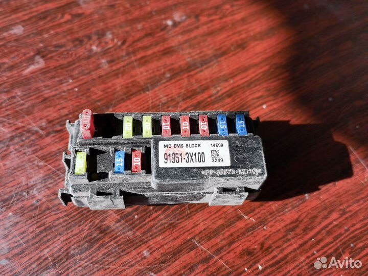 Блок предохранителей Kia Sorento 2 XM G4KE 2.4I