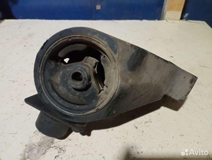 Подушка двигателя правая Hyundai Sonata 2 2.7