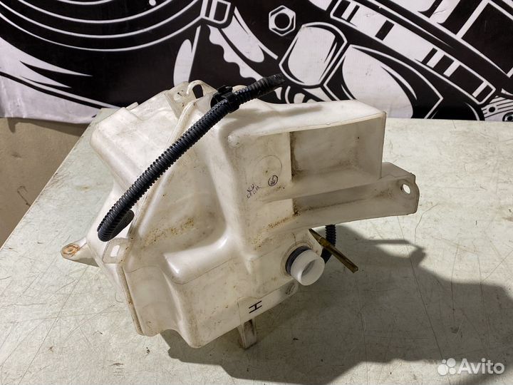 Бачок омывателя в сборе с мотором Toyota RAV 4