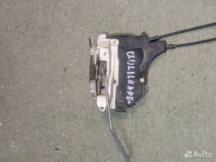 Замок двери передний правый Mitsubishi Outlander X