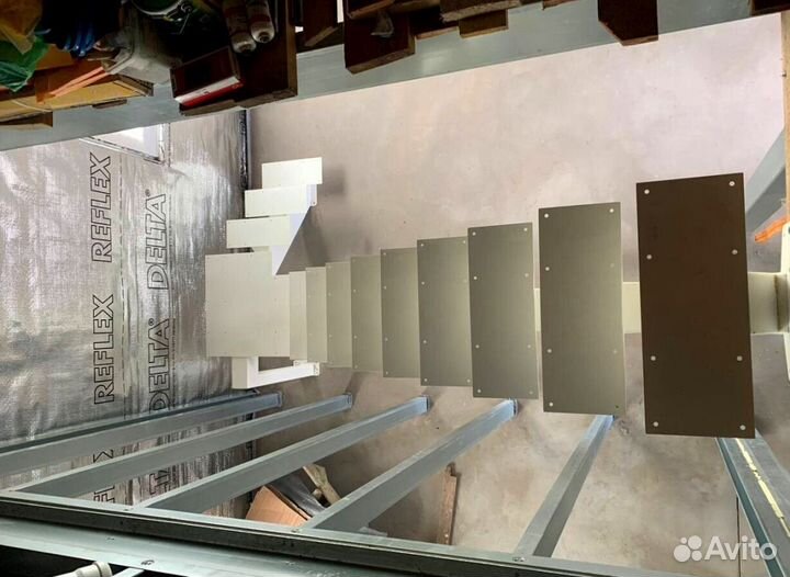 Прямая лестница на металлокаркасе