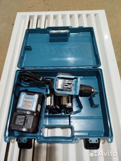 Компактный шуруповерт makita DF333dwye оригинал