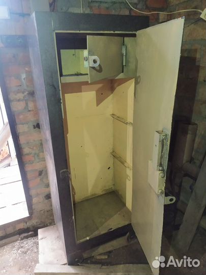 Металлический сейф