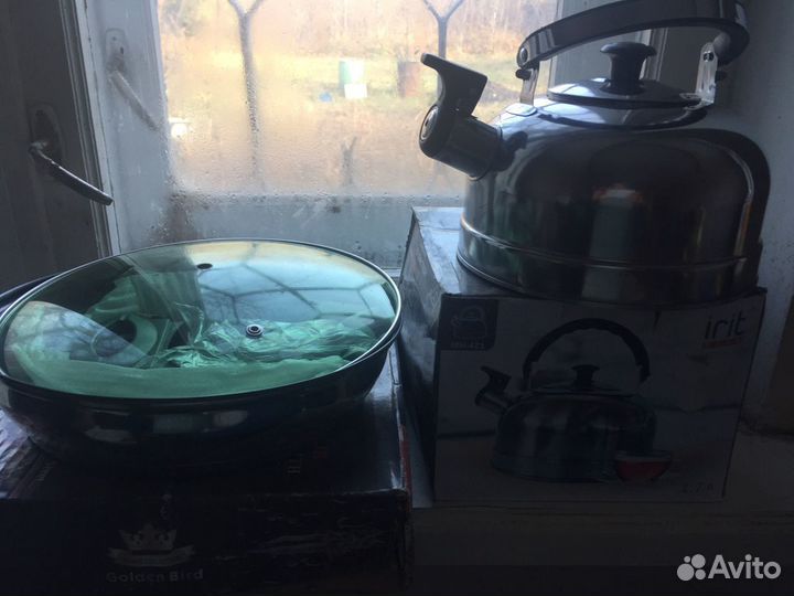 Посуда:рюмки, вазы, чашки, сковорода