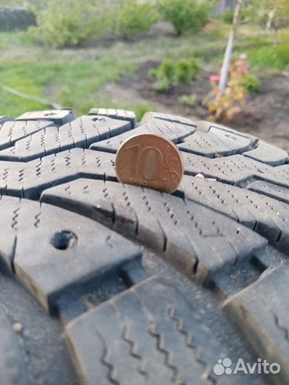 Pirelli Ice 215/65 R16