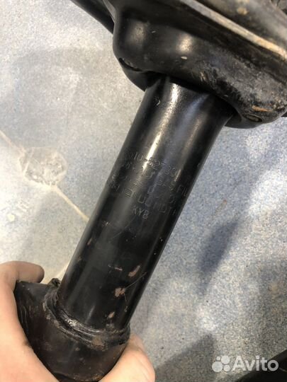 Стойка амортизатора передняя