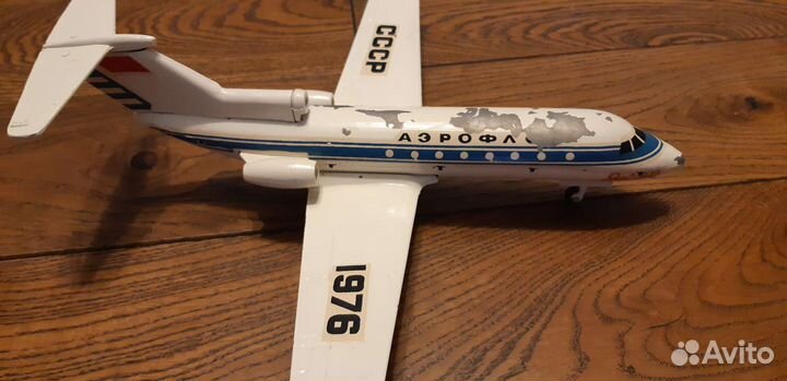 Самолет Як - 40 модель