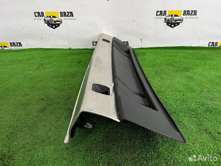 Обшивка замка багажника Audi Q3