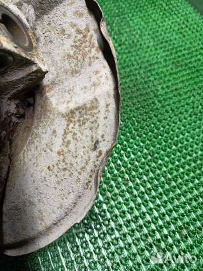 Кулак левый Mitsubishi Lancer 2010