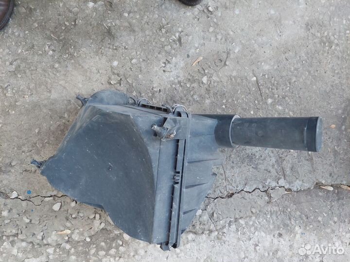 Корпус воздушного фильтра Mercedes-Benz W202