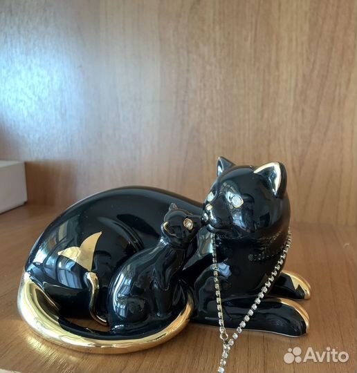 Статуэтка фарфоровая кошка и котенок