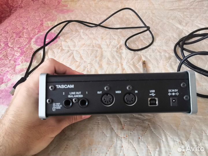 Внешняя аудиокарта Tascam US-2x2