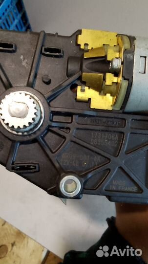 Моторчик люка Nissan Qashqai