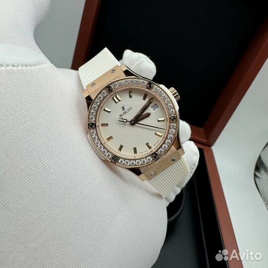 Часы женские Hublot Classic Fusion