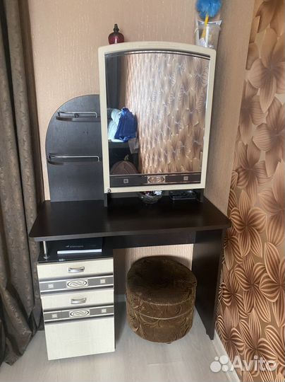 Трюмо с зеркалом бу