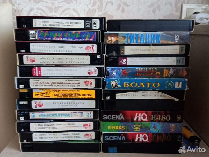Видеокассеты с фильмами и мультфильмами